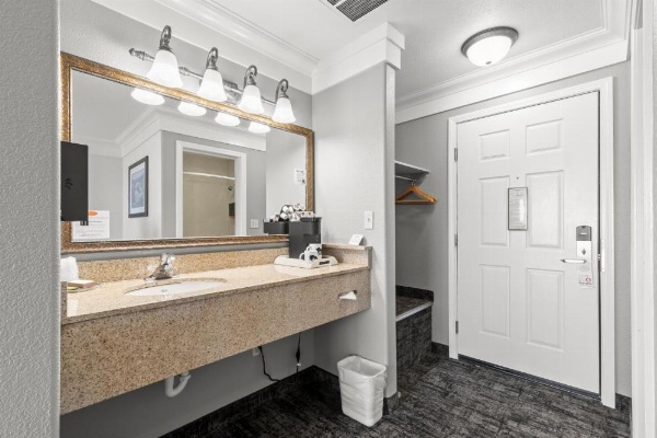 Beachcomber Motel image 17