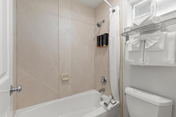 Beachcomber Motel image 18