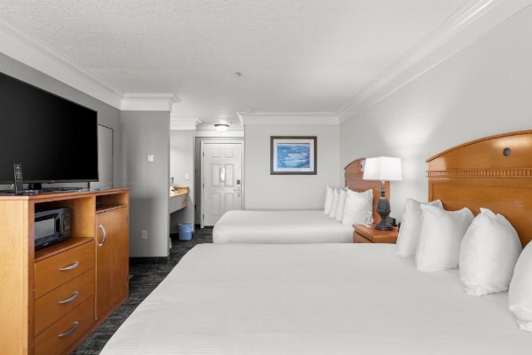 Beachcomber Motel image 25