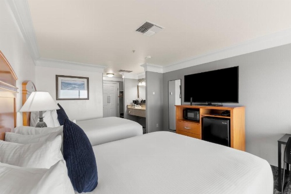 Beachcomber Motel image 26