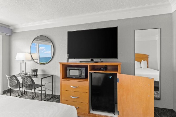 Beachcomber Motel image 31