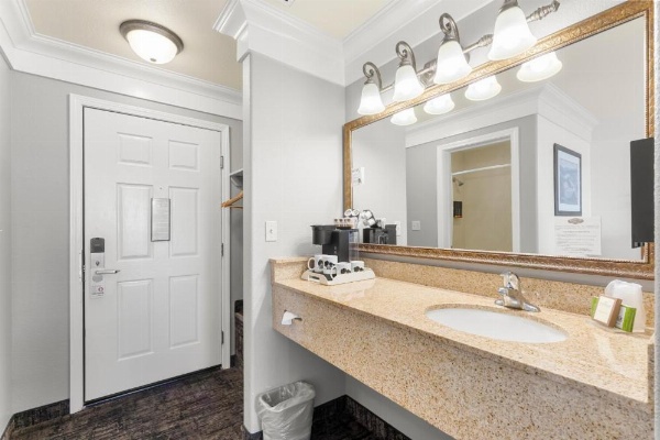 Beachcomber Motel image 33