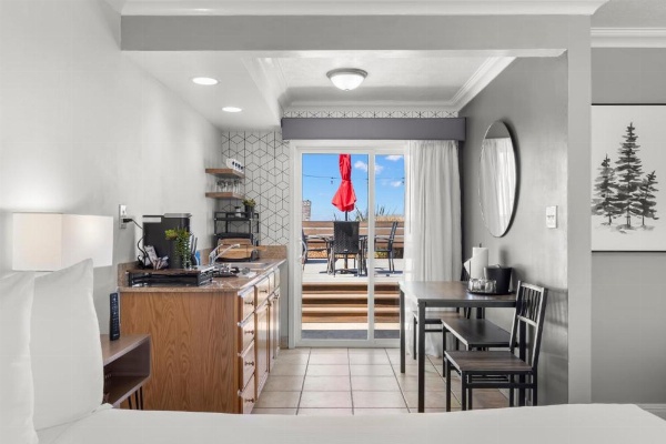 Beachcomber Motel image 39