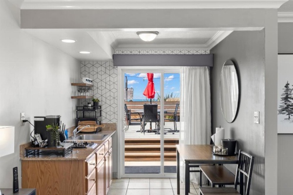 Beachcomber Motel image 45