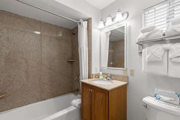 Beachcomber Motel image 47